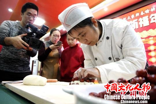 拓年画、贴春联感受孔府的专属“年味”（组图）