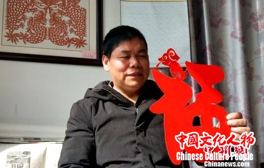 “程氏剪纸”传承人做技艺减法“土气”剪纸走向海外