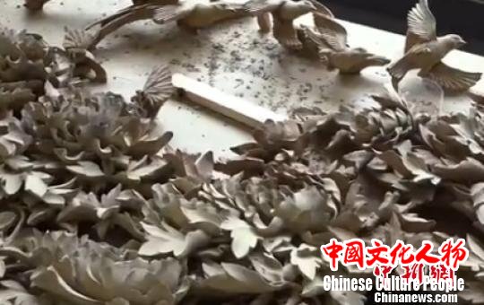 胡氏木艺家族雕刻和收集的木雕作品 张俊 摄