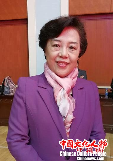 山西省侨联主席王维卿接受<a target='_blank'  data-cke-saved-href='http://www.chinanews.com/' href='http://www.chinanews.com/' >中新网</a>记者采访。　杨杰英 摄