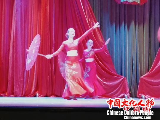 文艺汇演现场 金宇晴 摄 文艺汇演现场 金宇晴 摄