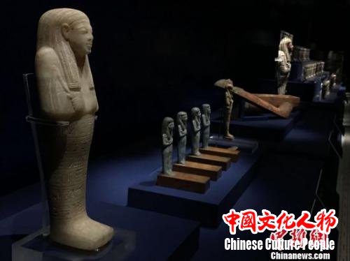 展览展出了都灵埃及博物馆甄选的144件组235件珍贵文物。胡健 摄 展览展出了都灵埃及博物馆甄选的144件组235件珍贵文物。胡健 摄
