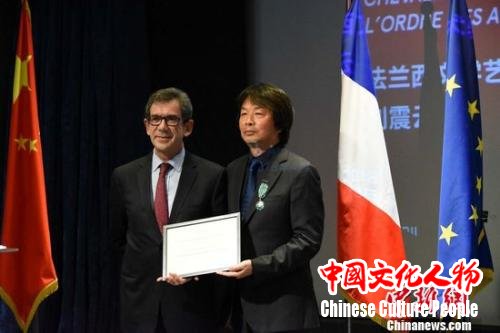 法国大使黎想与刘震云。寄于文 摄 法国大使黎想与刘震云。寄于文 摄