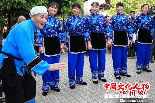 图为非遗木洞山歌表演。 巴南区委宣传部供图 图为非遗木洞山歌表演。 巴南区委宣传部供图