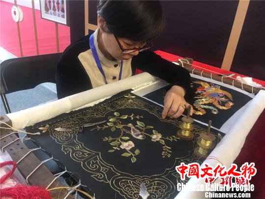 图为2018中国(宁波)特色文化产业博览会现场 李佳赟 摄 图为2018中国(宁波)特色文化产业博览会现场 李佳赟 摄