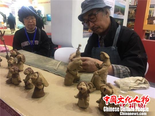 图为2018中国(宁波)特色文化产业博览会现场 李佳赟 摄 图为2018中国(宁波)特色文化产业博览会现场 李佳赟 摄