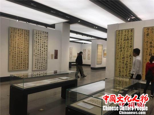 图为第六届中国书法兰亭奖作品展 李佳赟 摄