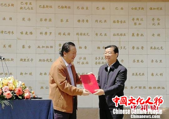 凝聚丝路之情国家画院院长杨晓阳小幅作品展亮相北语