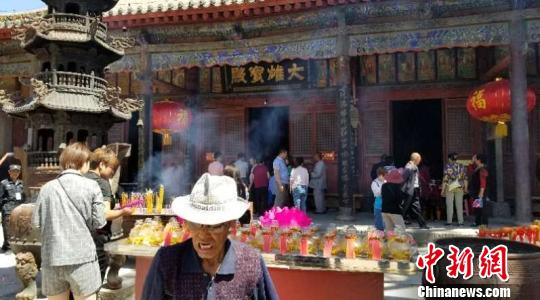 为加快洪洞广胜寺文化、旅游产业的发展步伐，集中展示广胜寺丰厚的文化底蕴和丰富的旅游资源，景区举行隆重的祭祀水神仪式，更好地传承弘扬古庙会的辉煌历史。洪洞广胜寺景区供图