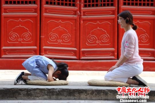 孔子故里曲阜举行传统礼仪活动传承孝德文化