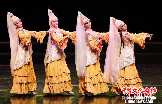 哈萨克斯坦阿斯塔纳芭蕾舞团带来的《阿鲁拉尔》 杜洋 摄