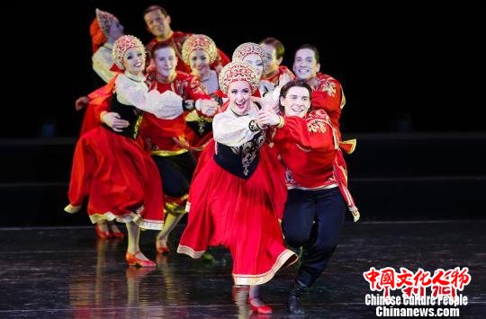 莫斯科国立模范“格热利”舞蹈团带来《巴雷尼亚舞》 杜洋 摄