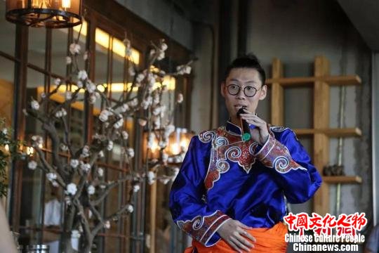 鄂温克·哈尼族非遗文化公益行活动在黑龙江启动,搭建了南北少数民族交流的平台。 刘锡菊 摄 鄂温克·哈尼族非遗文化公益行活动在黑龙江启动,搭建了南北少数民族交流的平台。 刘锡菊 摄