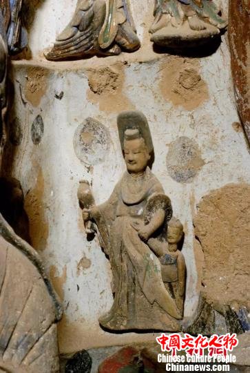 麦积山142窟北魏母子供养人。麦积山石窟供图 麦积山142窟北魏母子供养人。麦积山石窟供图