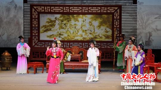 图为:越剧《红楼梦》全国首轮巡演 绍兴大剧院供图 摄 图为:越剧《红楼梦》全国首轮巡演 绍兴大剧院供图 摄