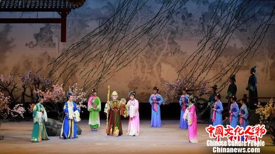 图为:越剧《红楼梦》全国首轮巡演 绍兴大剧院供图 摄 图为:越剧《红楼梦》全国首轮巡演 绍兴大剧院供图 摄