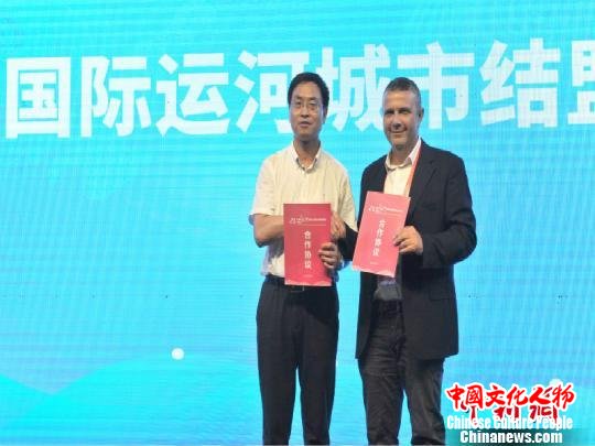 共同探讨运河保护之路 张茵 摄 共同探讨运河保护之路 张茵 摄