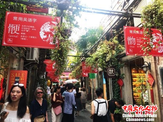 意为东西卡在喉咙的“骾”字。　王子涛 摄