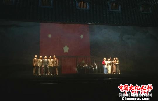 话剧《红岩魂》重庆首演艺术展现“狱中八条”