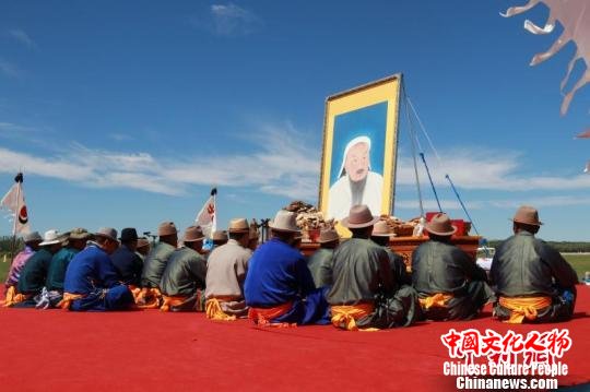 内蒙古举行成吉思汗夏季淖尔大典