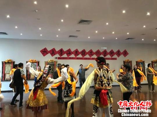 图为“感知中国·大美青海”――中国青海民族文化艺术里约热内卢展演现场。 少恒 摄 图为“感知中国·大美青海”――中国青海民族文化艺术里约热内卢展演现场。 少恒 摄