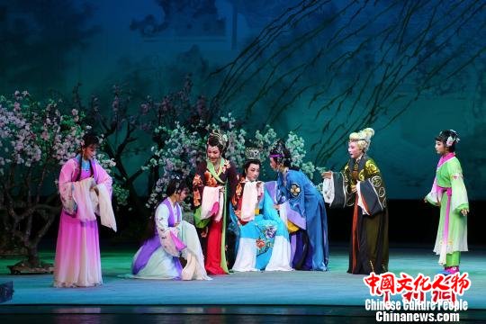 图为武汉戏曲展演 武轩 摄 图为武汉戏曲展演 武轩 摄