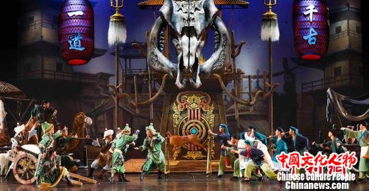 图为《千古情缘》演出现场。　冯小云 摄