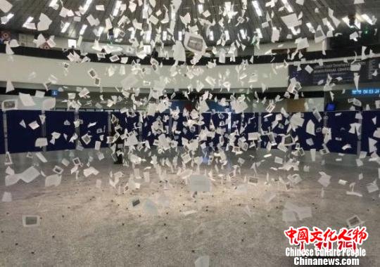 Raquel Lejtreger(拉奎尔·勒杰尔格) 作品:《OUT IN THE OPEN》 平遥国际雕塑节组委会提供 摄 Raquel Lejtreger(拉奎尔·勒杰尔格) 作品:《OUT IN THE OPEN》 平遥国际雕塑节组委会提供 摄