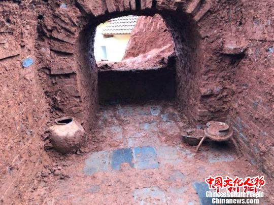 湖南邵东现东汉时期砖室墓砖墙上有几何纹图案