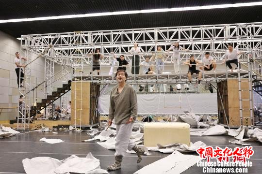 濮存昕演莎翁名作《暴风雨》:莎士比亚是最高的山峰