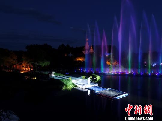 “伏尔加之夜”醉人,中外游客共享音乐盛宴(伏尔加庄园供图) “伏尔加之夜”醉人,中外游客共享音乐盛宴(伏尔加庄园供图)