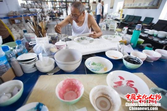 山西阳城“陶瓷世家”乔氏传承15代坚守法花传统技艺