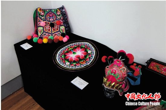 展览现场图 周鸿 摄