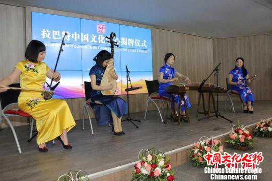 图为揭牌仪式现场。 岳依桐 摄