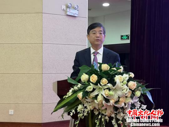 农工党中央副主席兼秘书长、农工党中央书画院院长曲凤宏致辞。　赵万江 摄